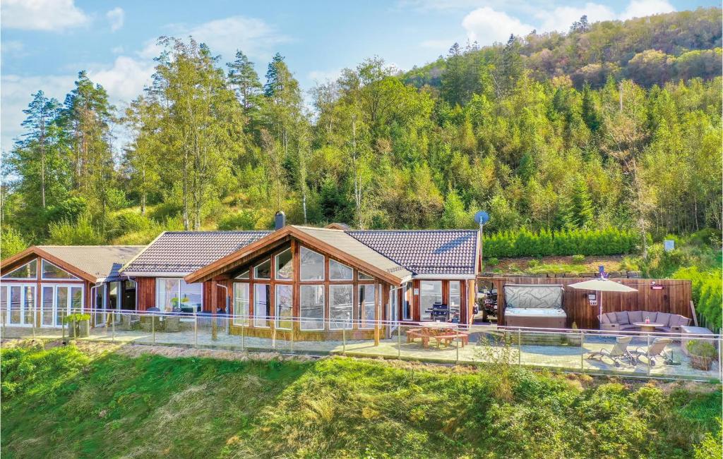 Stunning Home In Farsund With 4 Bedrooms, Private Swimming Pool And Indoor Swimming Pool photo 2