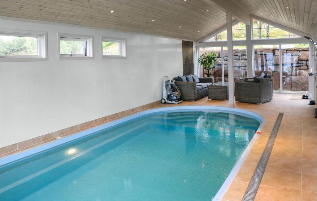 Stunning Home In Farsund With 4 Bedrooms, Private Swimming Pool And Indoor Swimming Pool photo 3