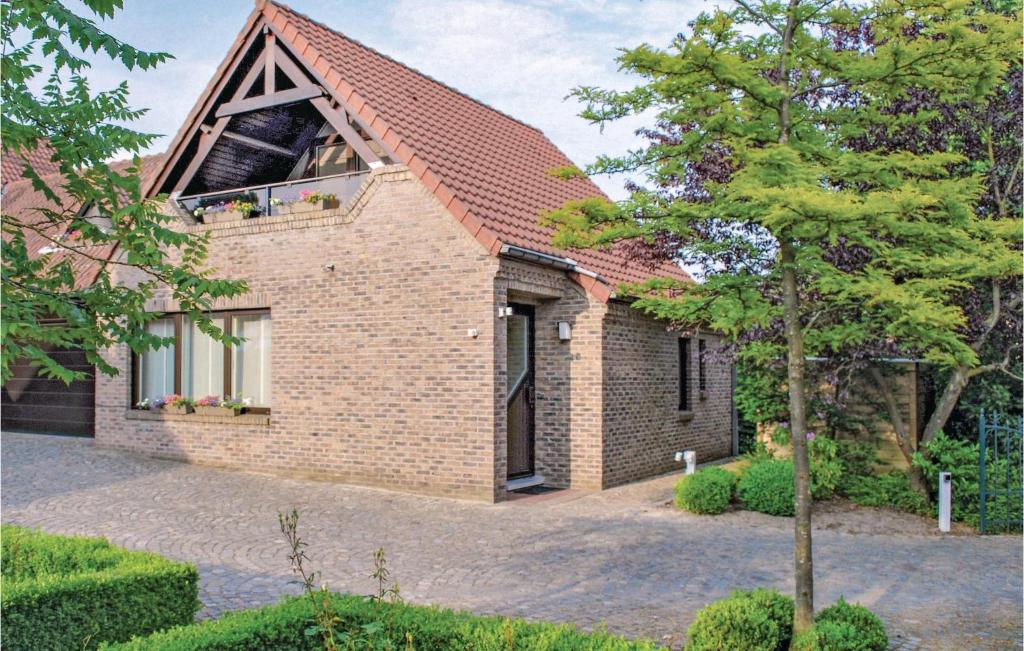 Stunning Home In Kinrooi With 2 Bedrooms And Wifi