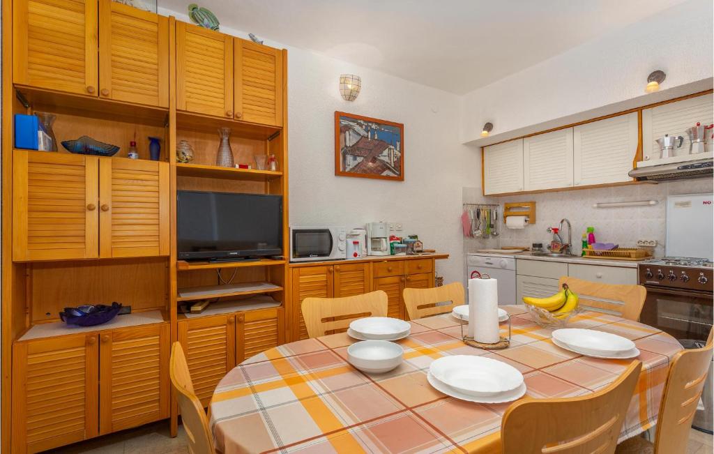 Stunning Home In Omisalj With 3 Bedrooms And Wifi photo 3