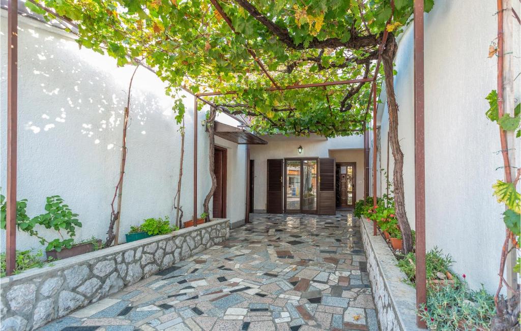 Stunning Home In Omisalj With 3 Bedrooms And Wifi photo 4