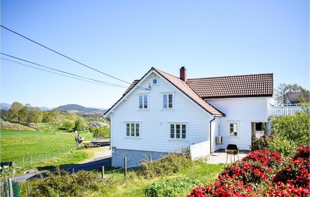 Nice Home In Valevg With 4 Bedrooms And Wifi photo 2