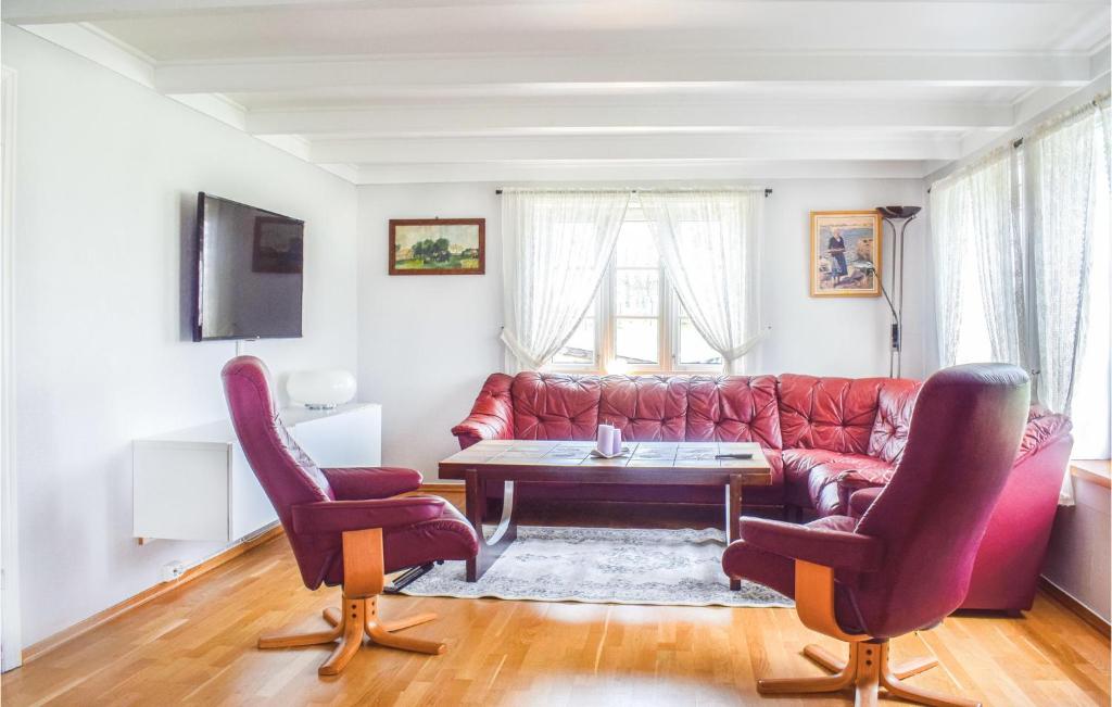 Nice Home In Valevg With 4 Bedrooms And Wifi photo 3