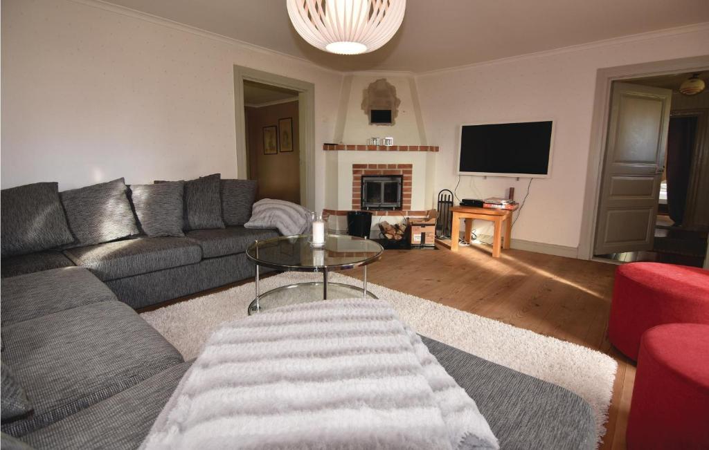 Nice home in Mellerud with 4 Bedrooms and WiFi photo 3