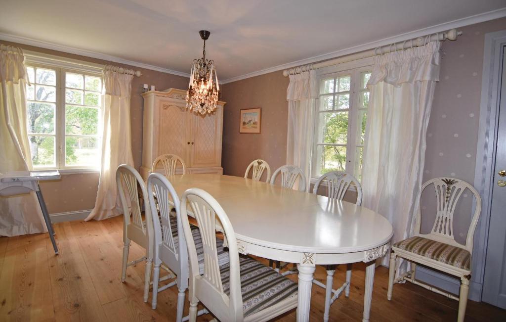 Nice home in Mellerud with 4 Bedrooms and WiFi photo 4