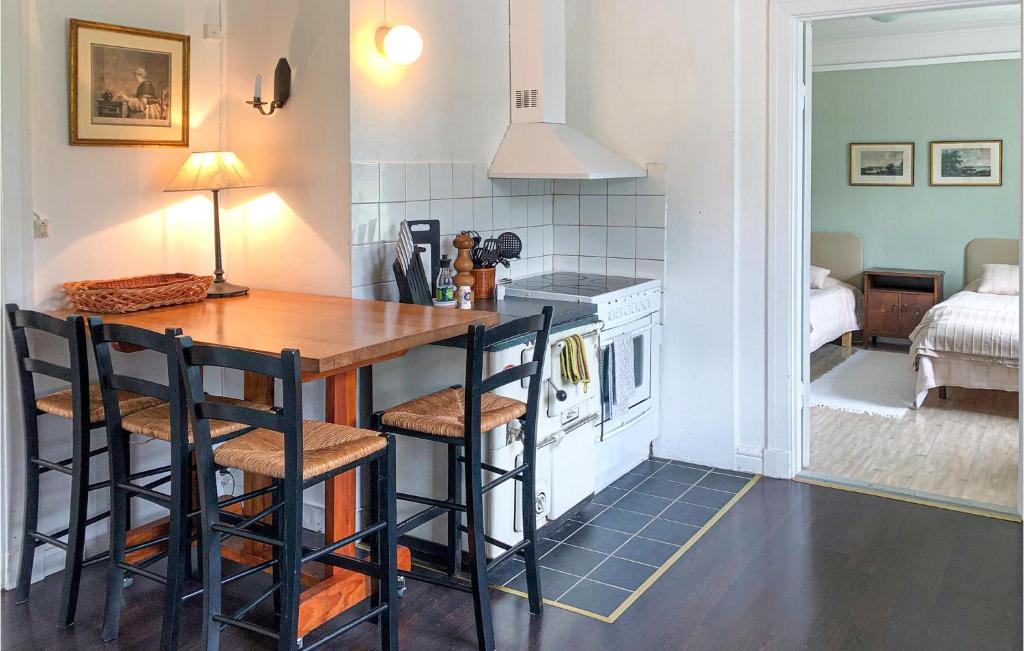 Stunning Home In Mantorp With 3 Bedrooms And Wifi photo 3