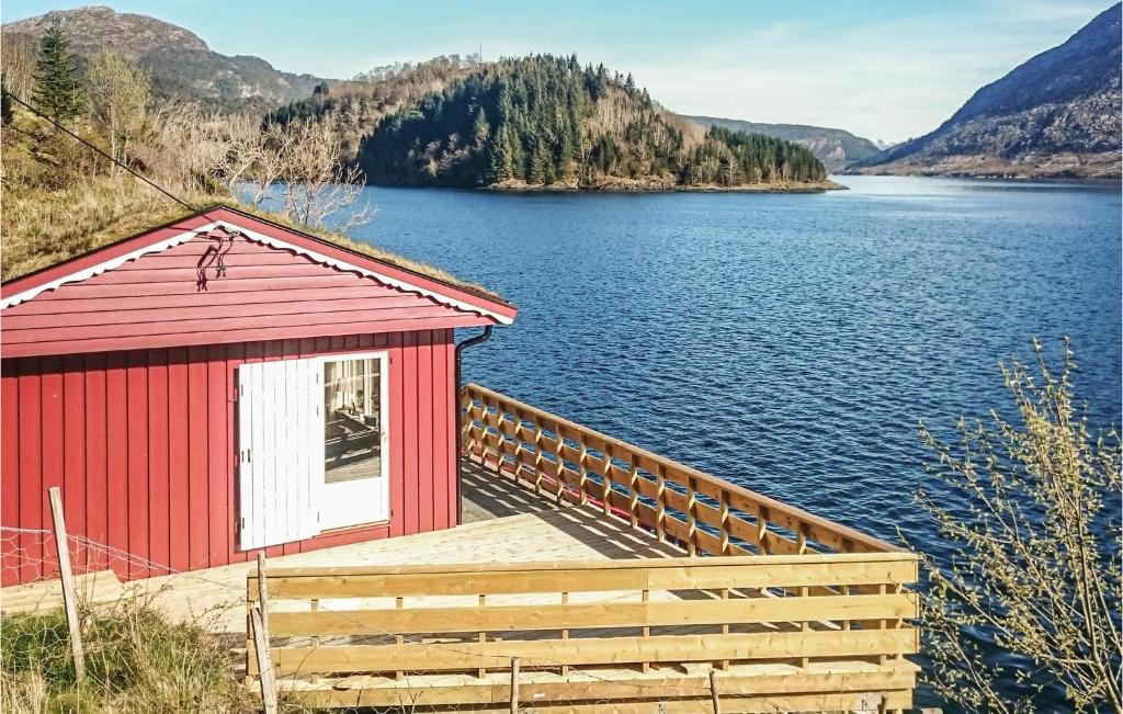 Nice Home In Hyllestad With 2 Bedrooms And Wifi