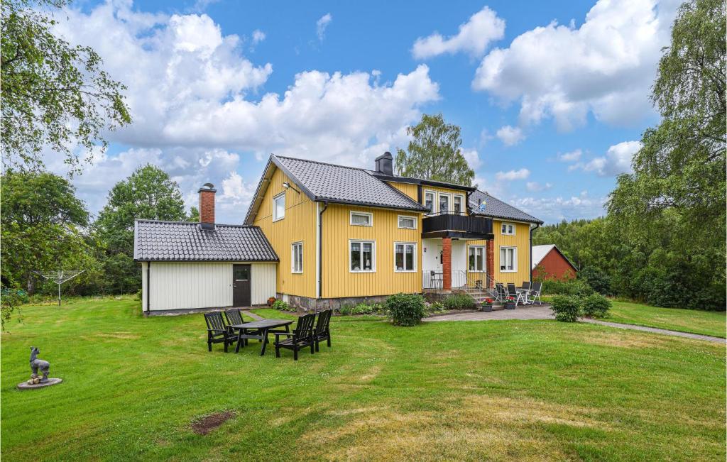 Awesome Home In Kalv With 3 Bedrooms And Wifi