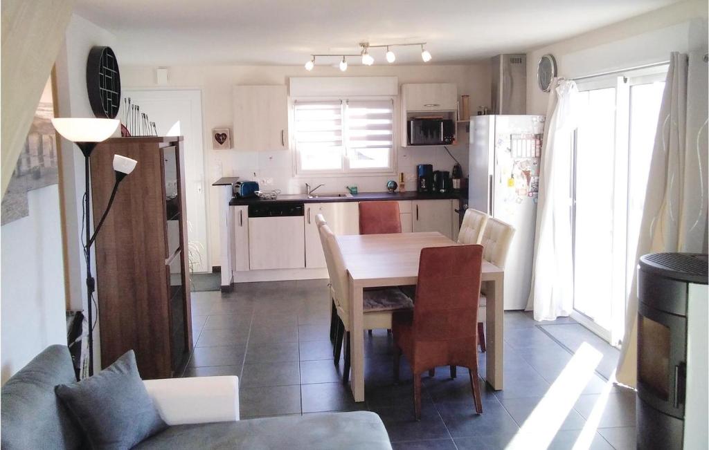 Awesome Home In Angles With 4 Bedrooms And Wifi photo 3