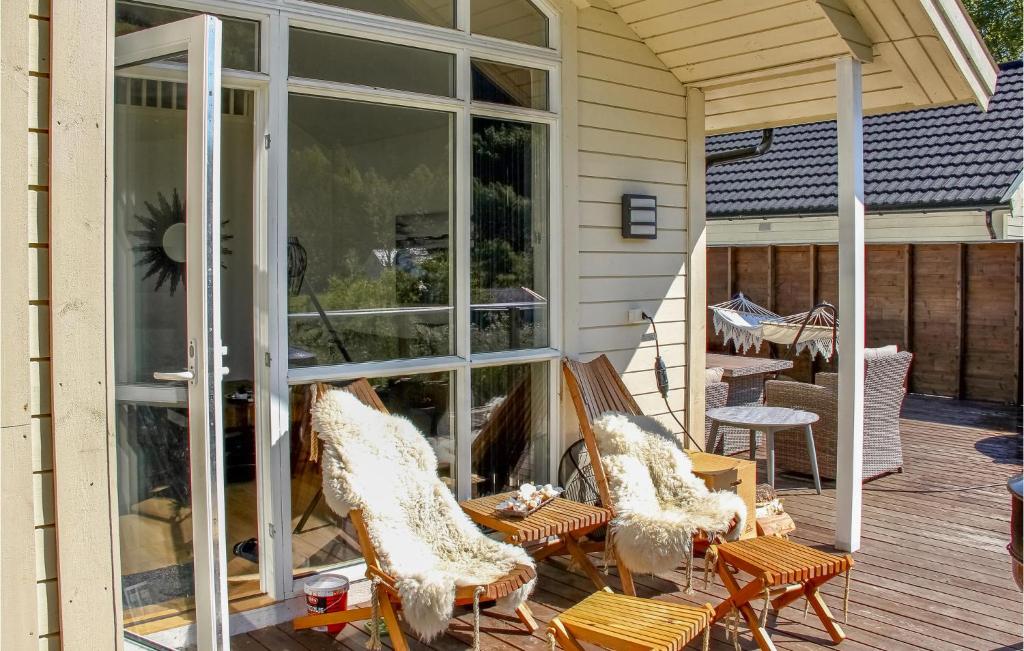 Amazing Home In Farsund With 3 Bedrooms, Jacuzzi And Wifi photo 2