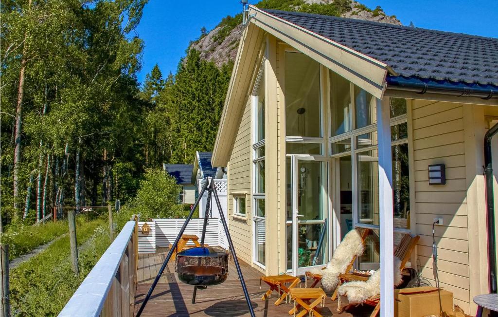 Amazing Home In Farsund With 3 Bedrooms, Jacuzzi And Wifi photo 3