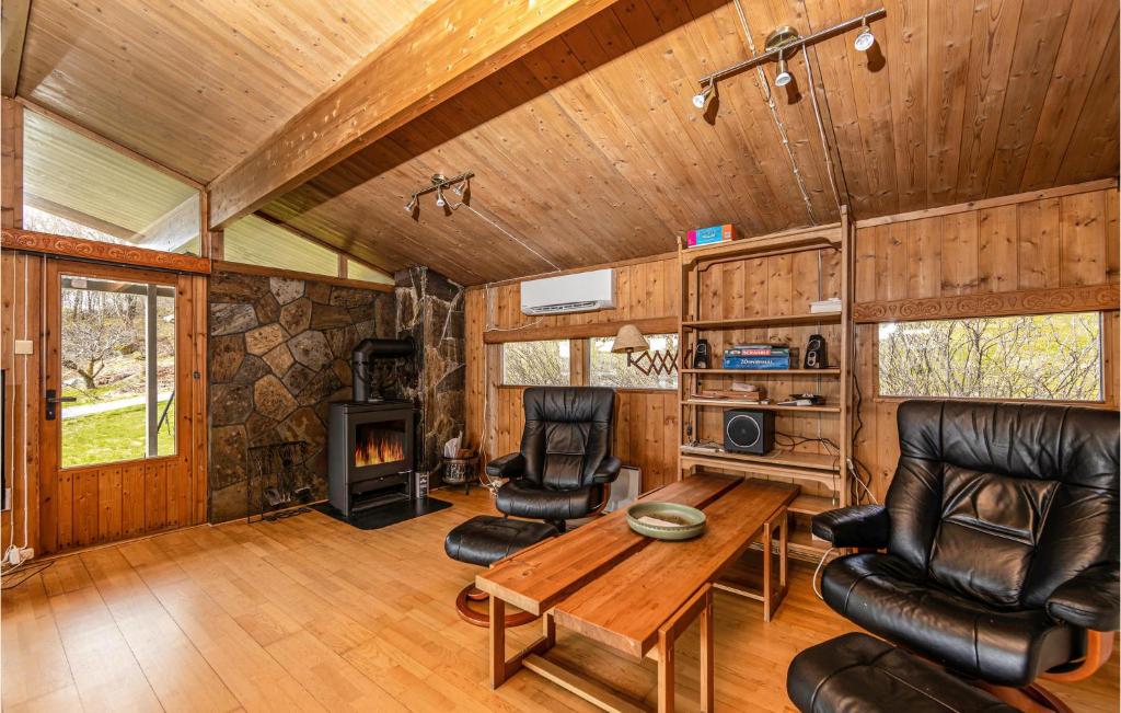 Awesome Home In Vatne With 4 Bedrooms And Wifi photo 4