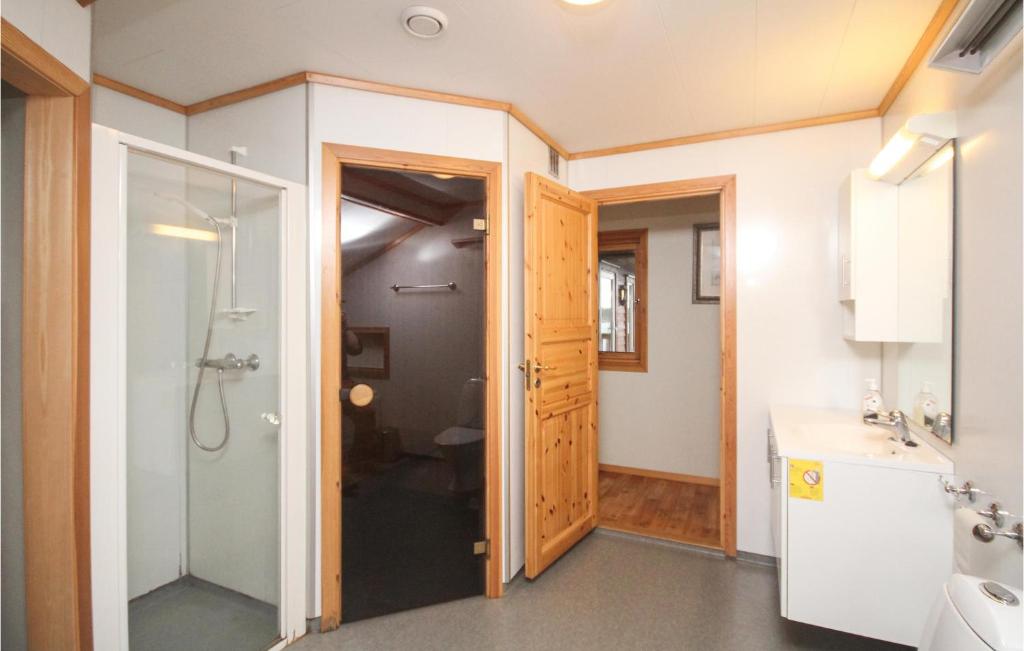 Amazing Home In Nedstrand With 4 Bedrooms, Sauna And Wifi photo 4