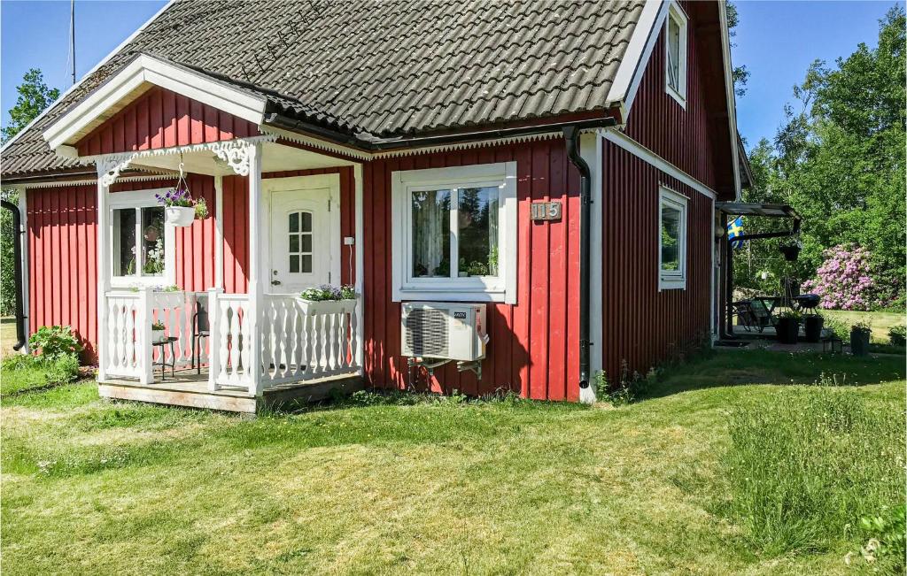 Nice Home In Holmsj With 2 Bedrooms And Internet