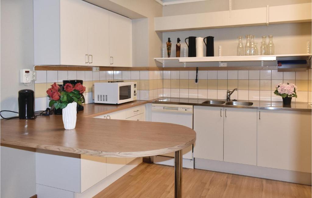 Awesome Apartment In Finspng With 4 Bedrooms And Wifi photo 4