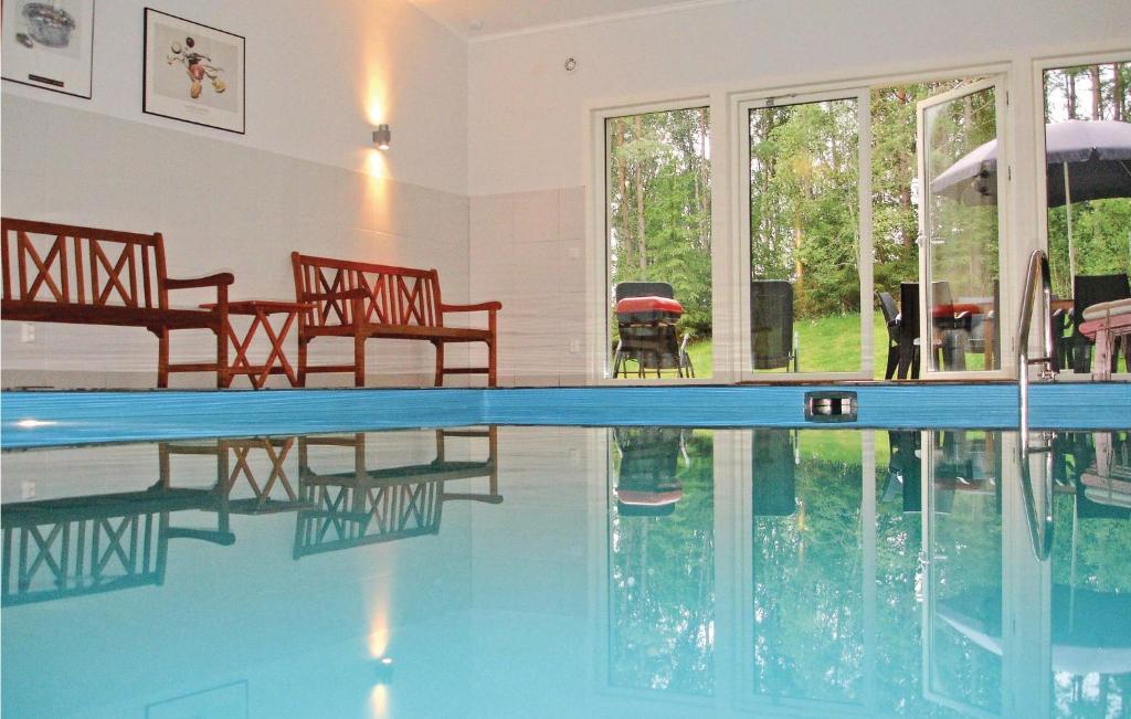 Beautiful Home In Jnkping With 5 Bedrooms, Wifi And Indoor Swimming Pool photo 2