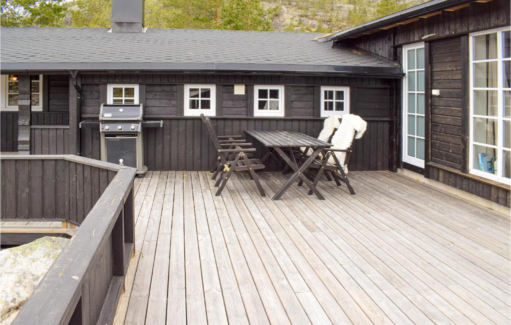 Amazing Home In Treungen With 5 Bedrooms And Sauna photo 2