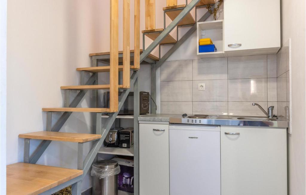 Amazing Apartment In Omis With 3 Bedrooms And Wifi photo 3
