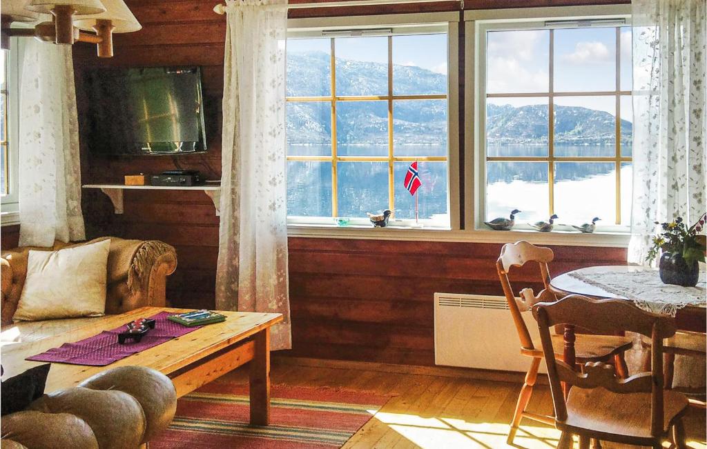 Amazing Home In Hyllestad With 2 Bedrooms And Wifi photo 2