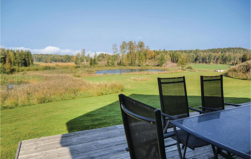 Amazing Home In Huskvarna With 3 Bedrooms, Jacuzzi And Wifi photo 3