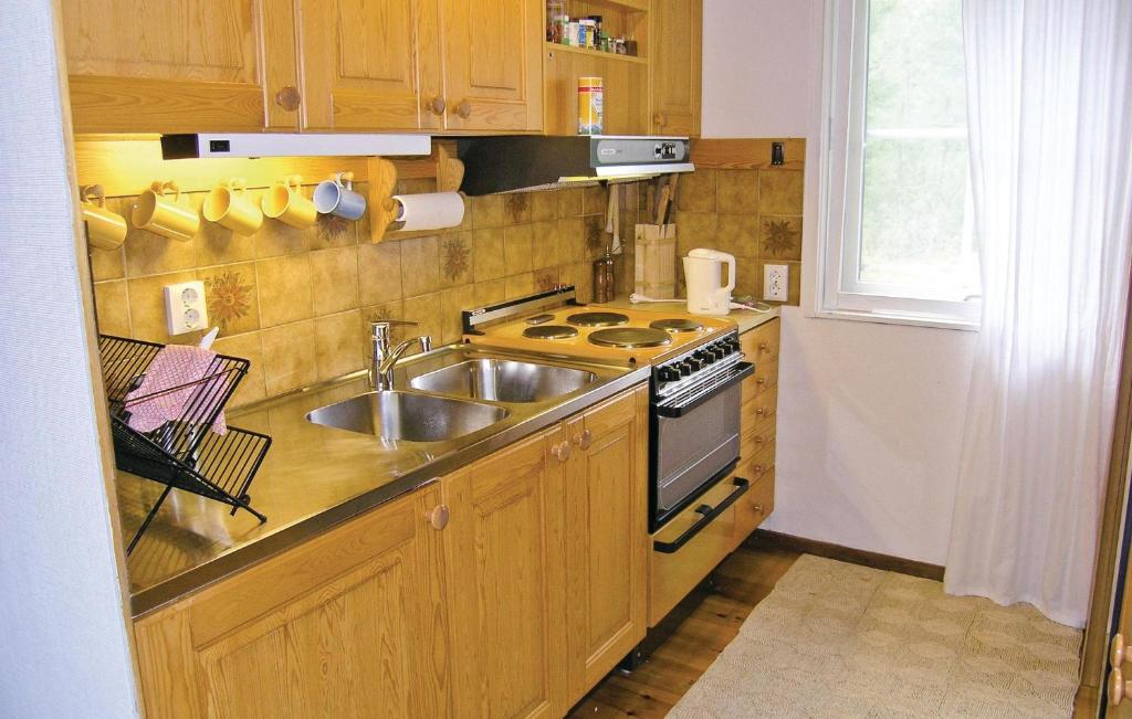 Beautiful Home In Hestra With 3 Bedrooms And Sauna photo 3