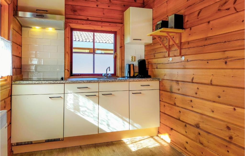 Awesome Home In Gramsbergen With Wifi, 2 Bedrooms And Indoor Swimming Pool photo 3