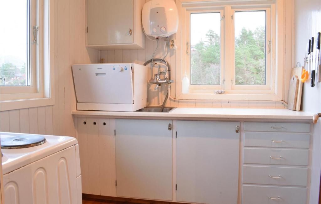Nice Home In Eikelandsosen With 3 Bedrooms, Sauna And Wifi photo 3