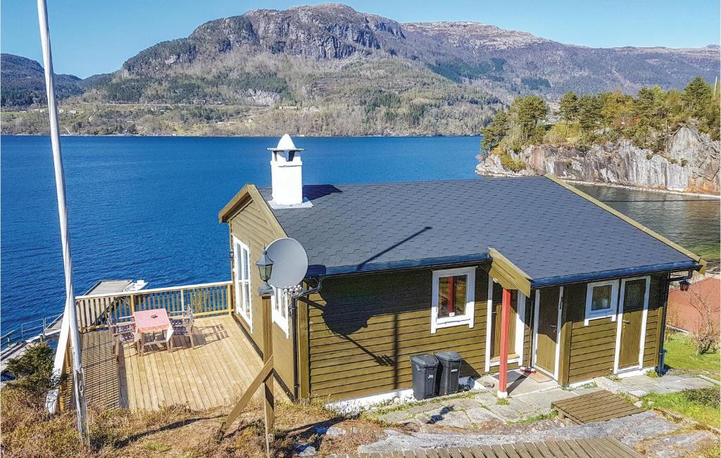 Nice Home In Eikelandsosen With 3 Bedrooms, Sauna And Wifi