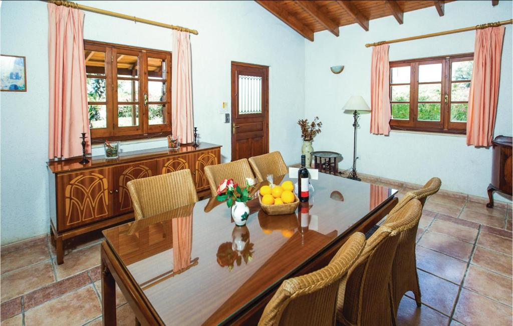 Stunning Home In Laatchi With 3 Bedrooms, Wifi And Outdoor Swimming Pool photo 1