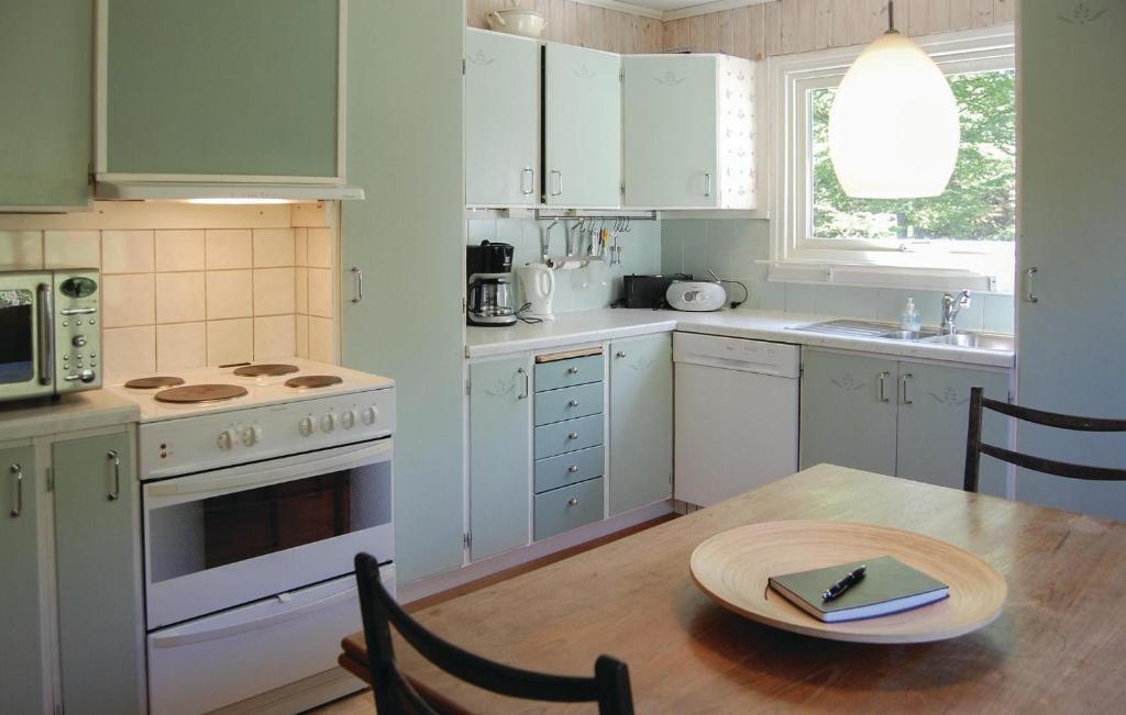 Stunning Home In Olofstrm With 3 Bedrooms, Sauna And Wifi photo 4