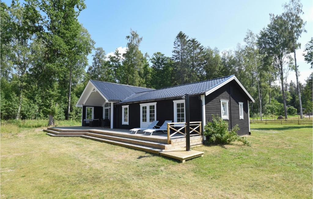 Stunning Home In Sjtorp With 4 Bedrooms And Wifi photo 4