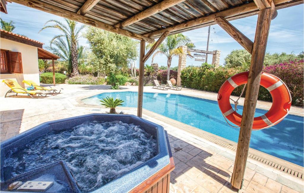 Stunning Home In Laatchi With 3 Bedrooms, Wifi And Outdoor Swimming Pool
