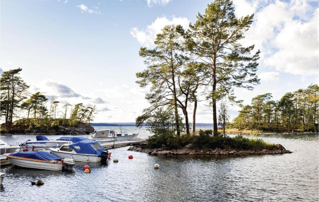 Nice Home In Motala With 4 Bedrooms photo 4