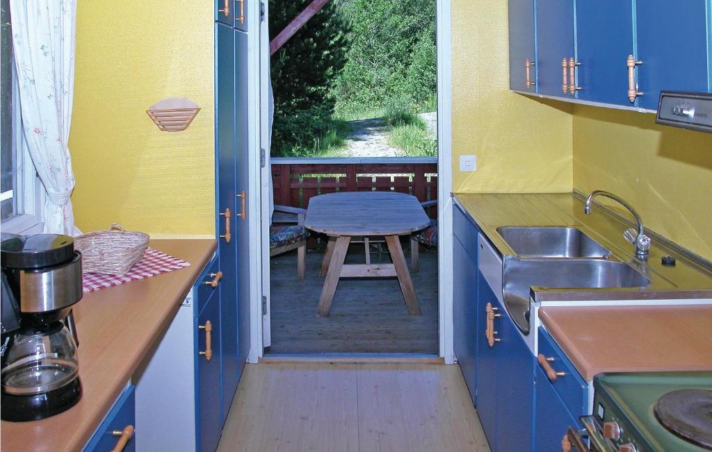 Awesome Home In Sandvoll With 3 Bedrooms And Internet photo 3