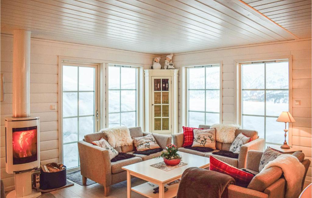 Nice Home In Norheimsund With 5 Bedrooms And Wifi photo 2
