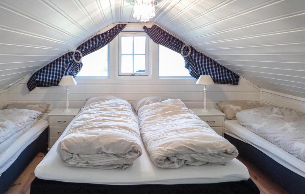 Nice Home In Norheimsund With 5 Bedrooms And Wifi photo 4