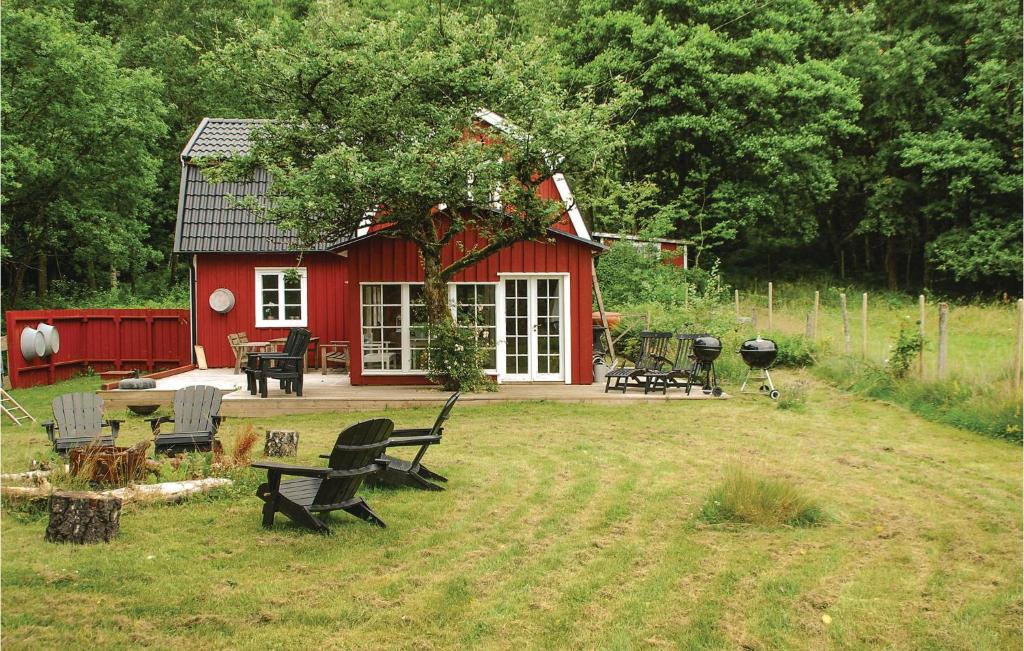 Amazing Home In Mrdaklev With 3 Bedrooms And Wifi