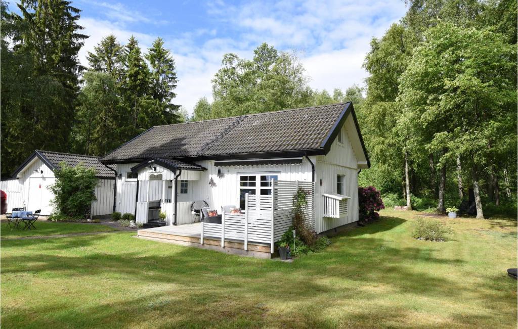 Amazing Home In Hjo With 3 Bedrooms And Wifi photo 2