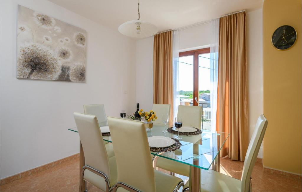 Stunning Home In Dobrani With 2 Bedrooms, Wifi And Outdoor Swimming Pool photo 2