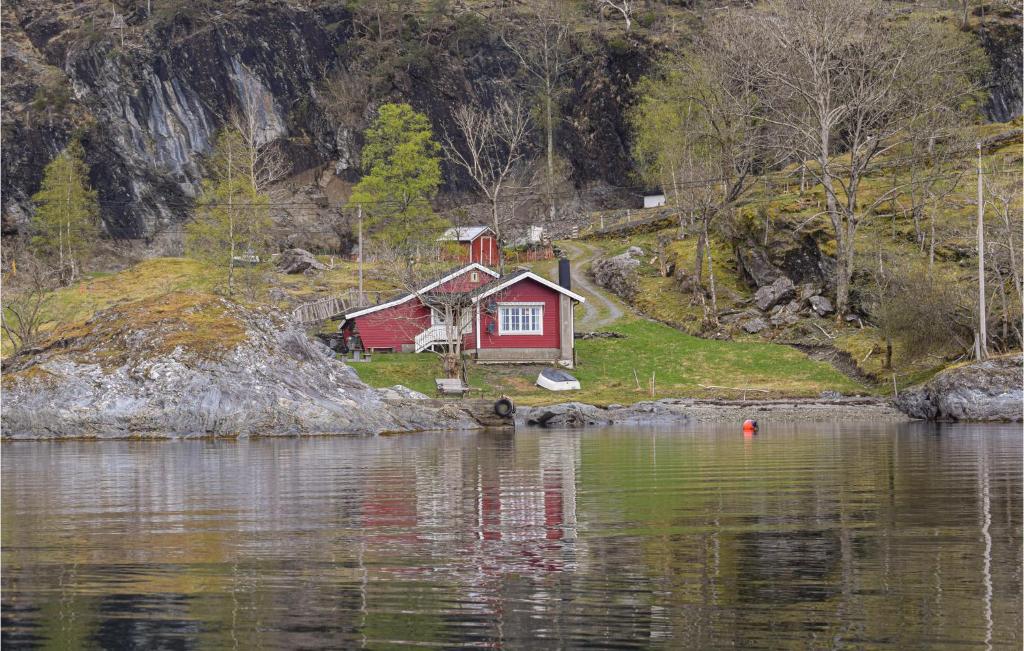 Amazing Home In Nordtveitgrend With 4 Bedrooms And Wifi
