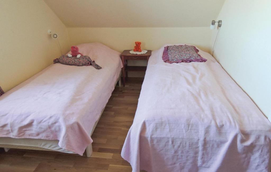 Amazing Home In Vessigebro With 4 Bedrooms, Sauna And Wifi photo 4