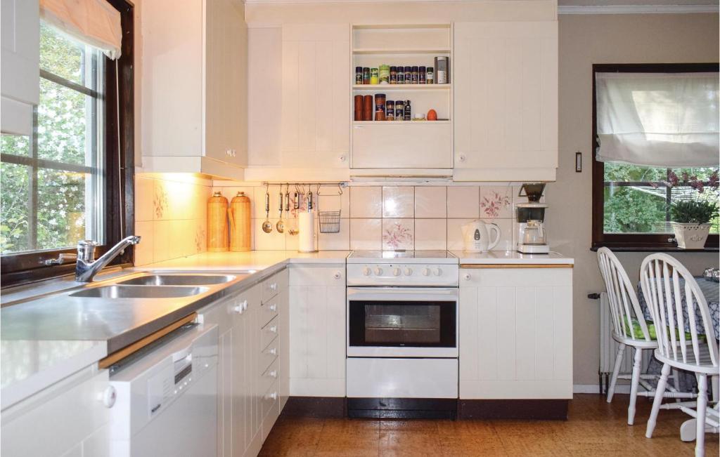 Nice Home In Forsheda With 4 Bedrooms And Sauna photo 3