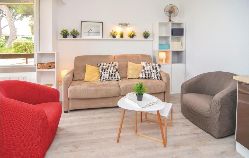 Beautiful Apartment In Ste With Wifi photo 2