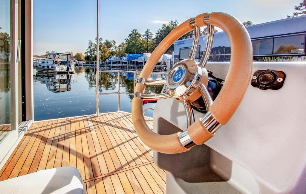 Beautiful Ship-boat In Hennigsdorf With 1 Bedrooms photo 2