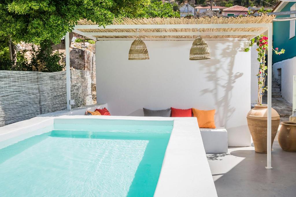 Bohemian Nest - Cheerful 2-Bedroom Villa with pool photo 4