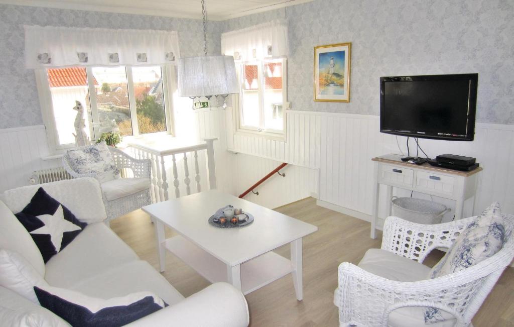 Beautiful Apartment In Kungshamn With 3 Bedrooms And Wifi photo 2