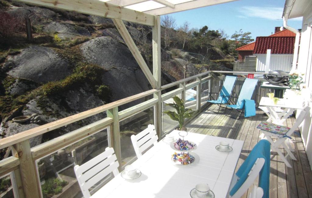 Beautiful Apartment In Kungshamn With 3 Bedrooms And Wifi photo 4