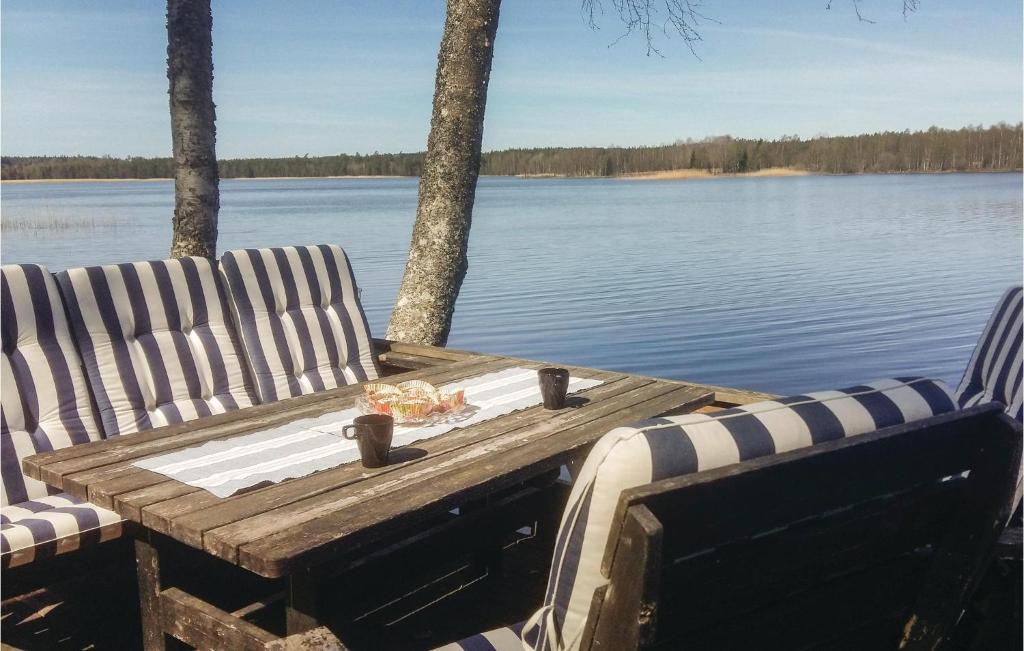 Beautiful Home In Bodafors With 4 Bedrooms, Sauna And Wifi photo 2