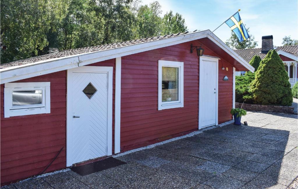 Gorgeous Home In Kpingsvik With Kitchen photo 2