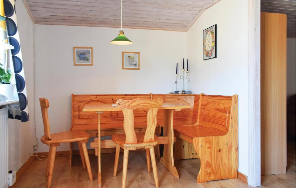 Gorgeous Home In Kpingsvik With Kitchen photo 3